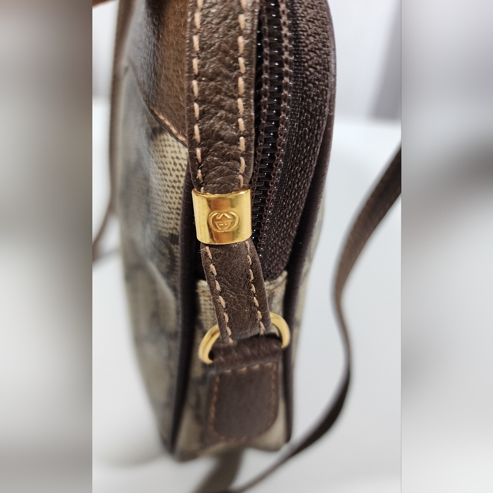Authentic! Gucci GG crossbody brown. Pre Loved but in great condition. - Picture 8 of 14